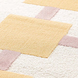 Detalle Alfombra geométrica colores empolvados Flashy 25403 Mostaza Atticgo