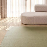 Alfombra a medida Illusion Liso Verde Atticgo para salón