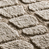 Detalle Alfombra de estilo escandinavo con relieve Juno 13 Piedra Atticgo