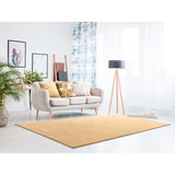 Alfombra a medida Loft Liso Mostaza en el salón | Atticgo