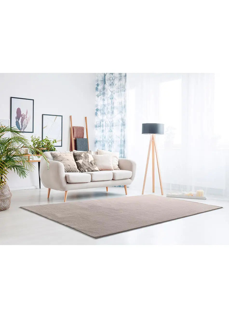 Alfombra a medida Loft Liso Piedra en el salón | Atticgo