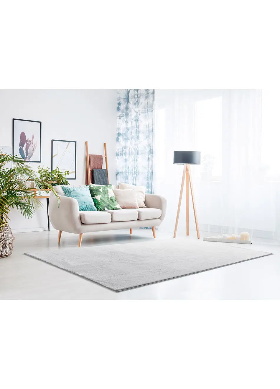 Alfombra a medida Loft Liso Plata en el salón | Atticgo