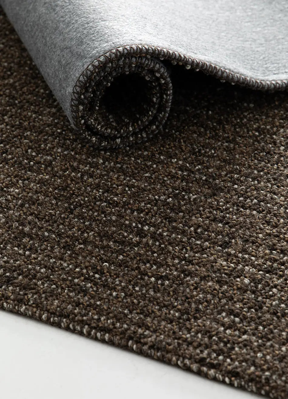 Alfombra lavable tejido en bucle Lumen Marrón lateral | Atticgo