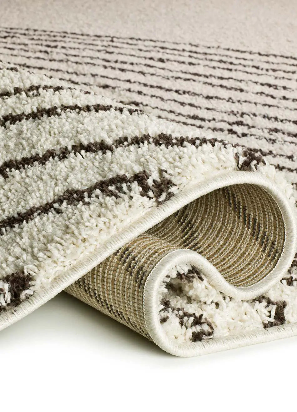 Alfombra shaggy ondas Lush Coastalina Blanco Atticgo Doblada