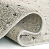Alfombra shaggy doblada crema con puntos negros Lush Dottie Atticgo