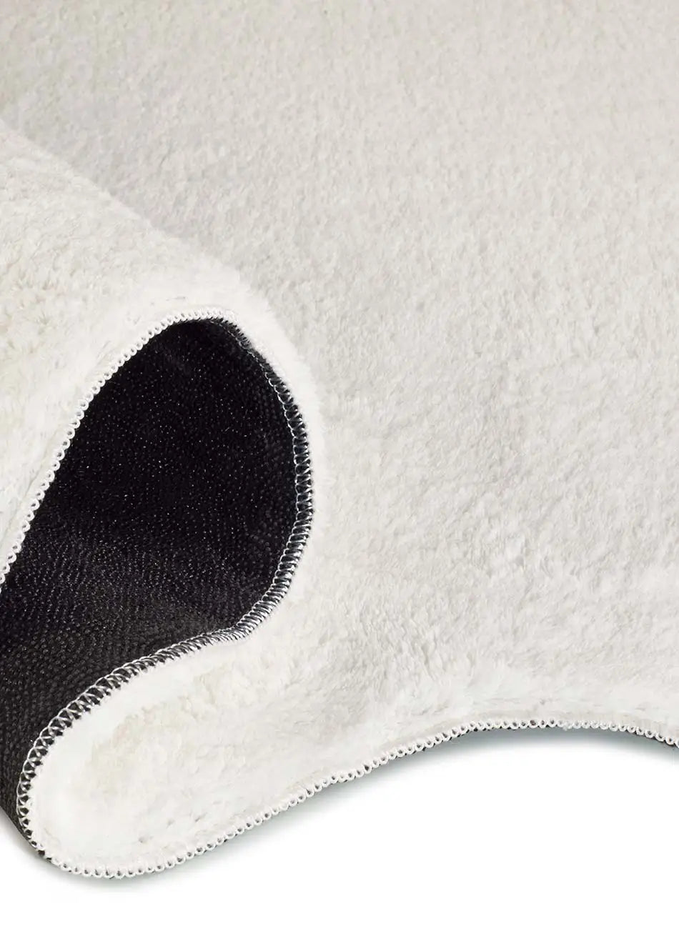 Textura alfombra lavable con borde ondulado blanco Mellow Atticgo