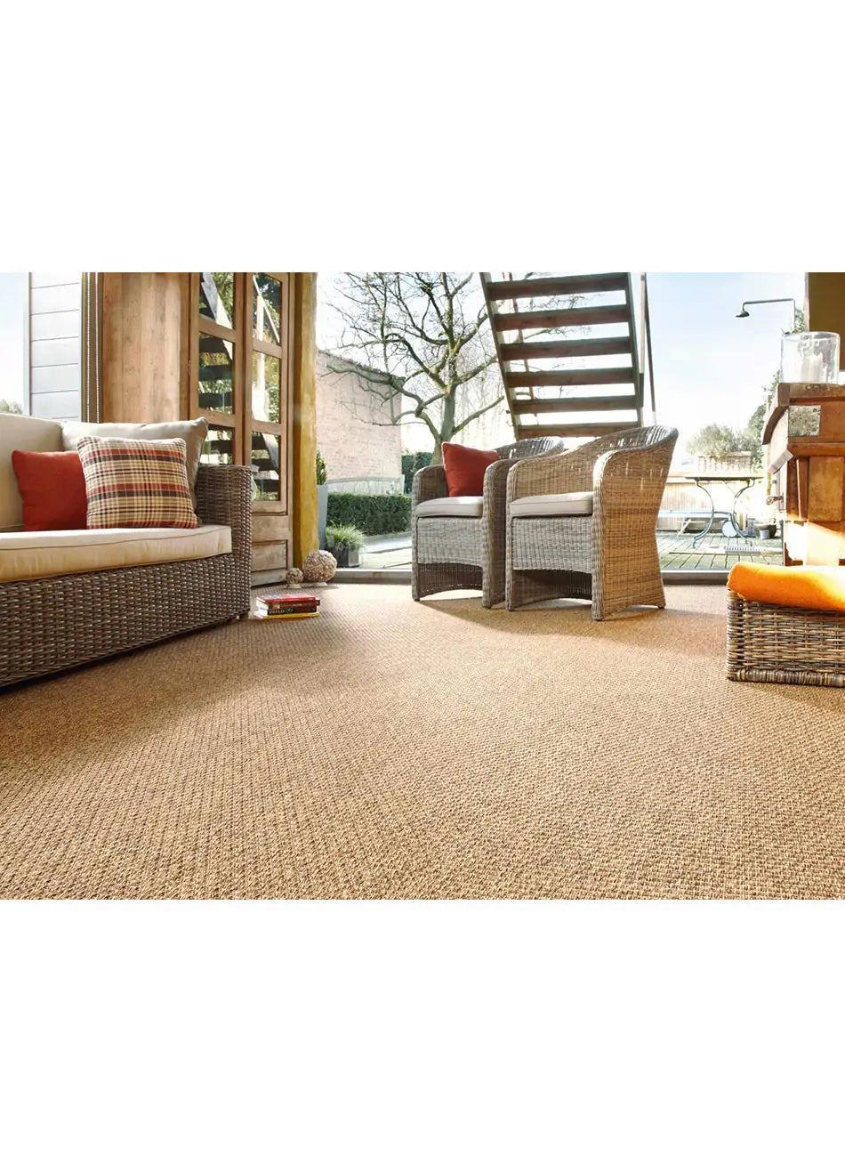 Alfombra a medida de exterior Natura 4508 Marrón en salón | Atticgo