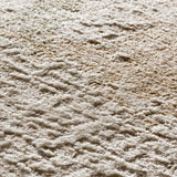 Alfombra abstracta con flecos detalle Ona 52093 Verde Atticgo