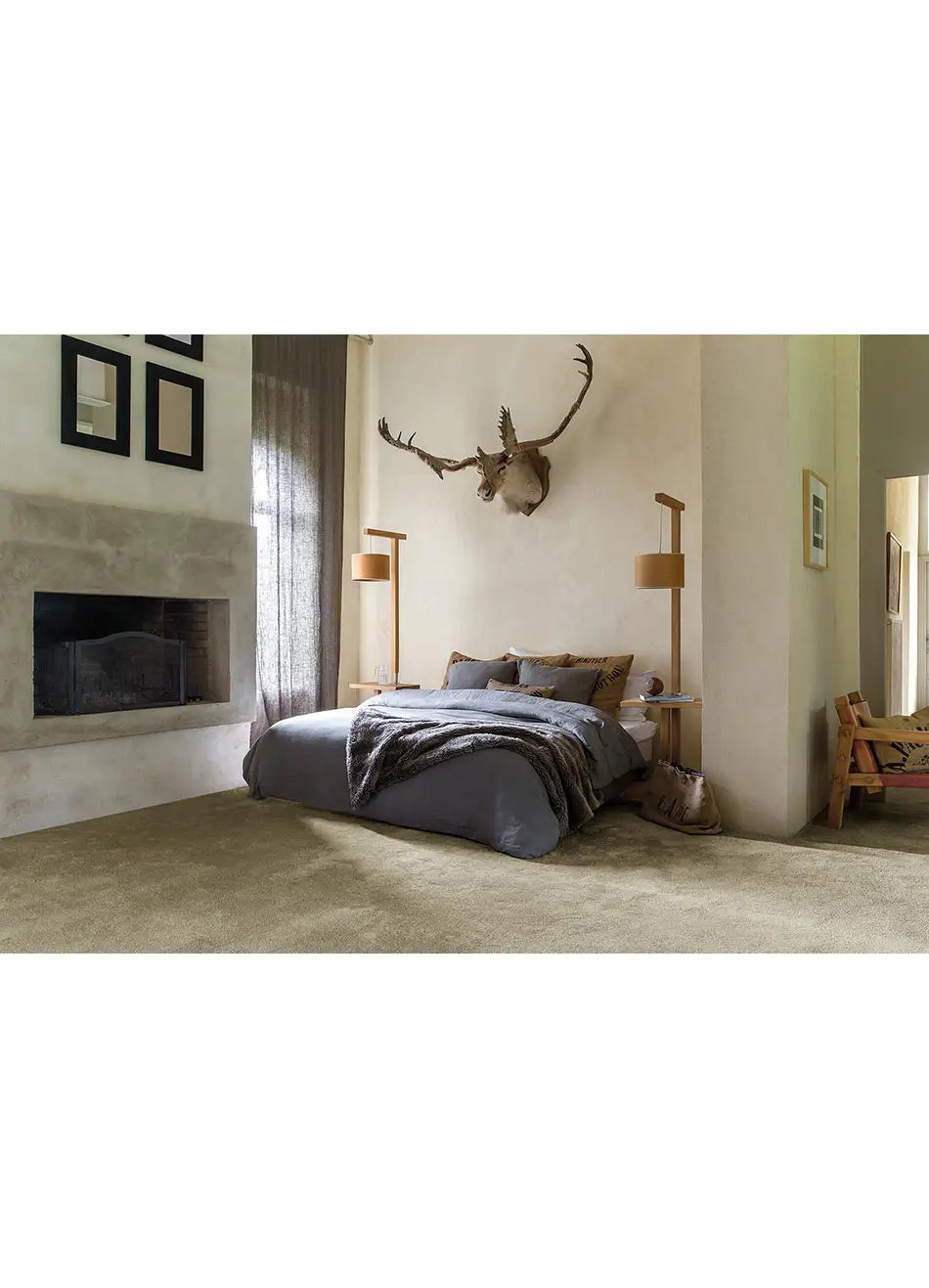 Alfombra a medida Orion Lis Verde en el salón | Atticgo