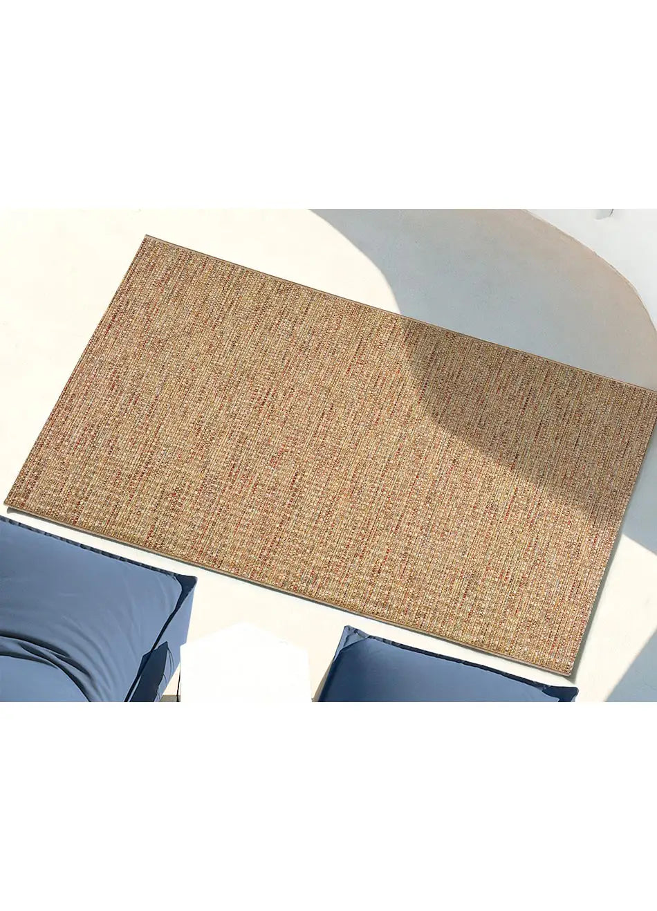 Alfombra a medida de exterior Rainbow 8201 Beige en terraza | Atticgo