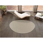 Alfombra a medida Ruta Liso Crema en el salón | Atticgo