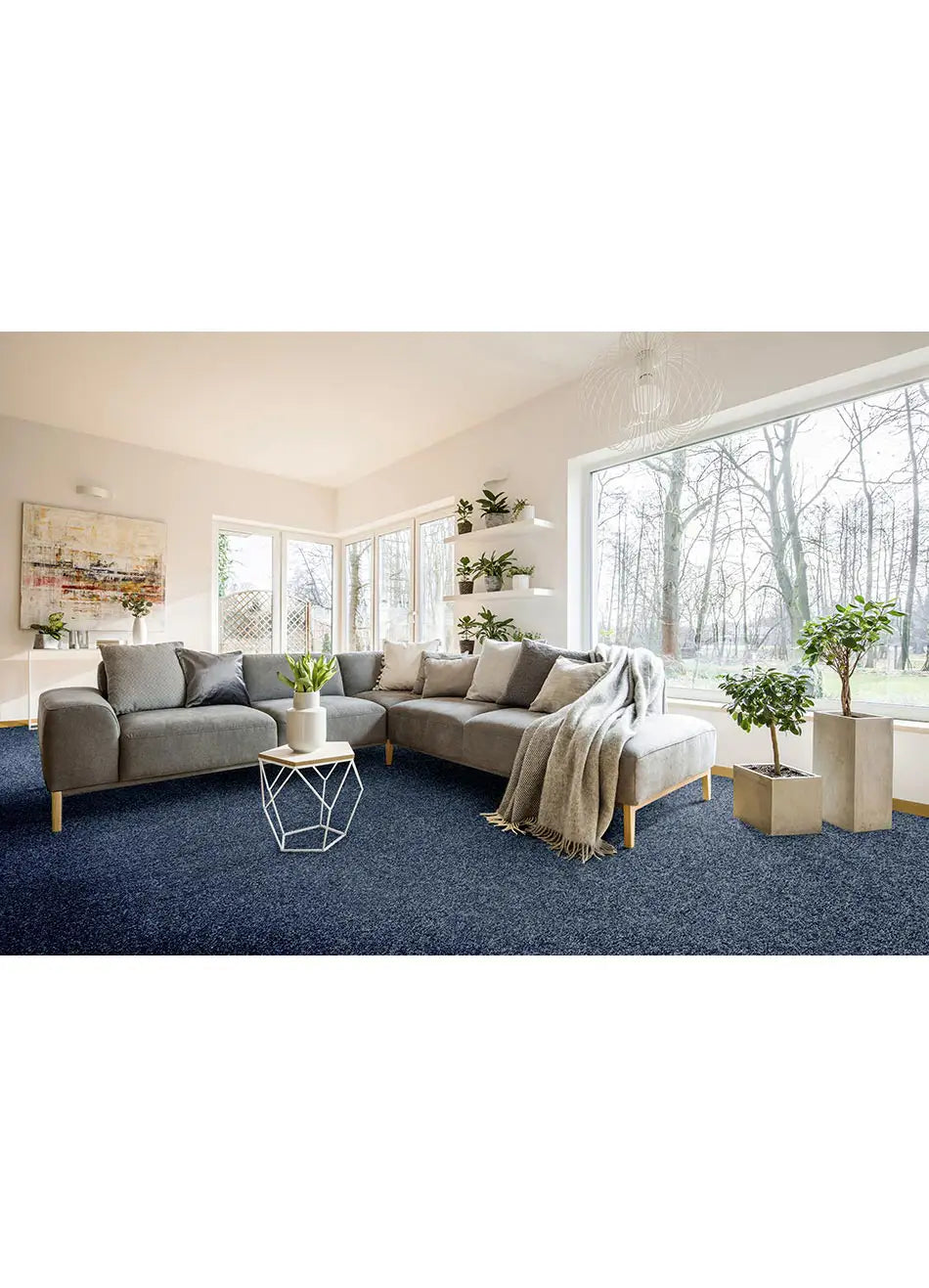 Alfombra a medida Shiva Liso Azul en el salón | Atticgo